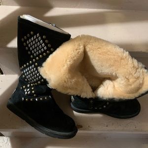 UGGS (Black Studded fur lined)